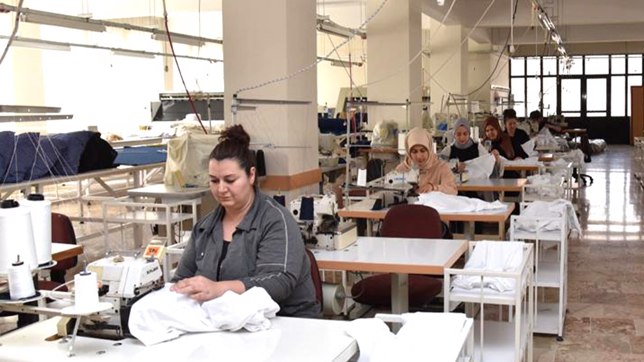 Selçuk Üniversitesi akademisyen ve öğrencileri depremzedeler için üretiyor